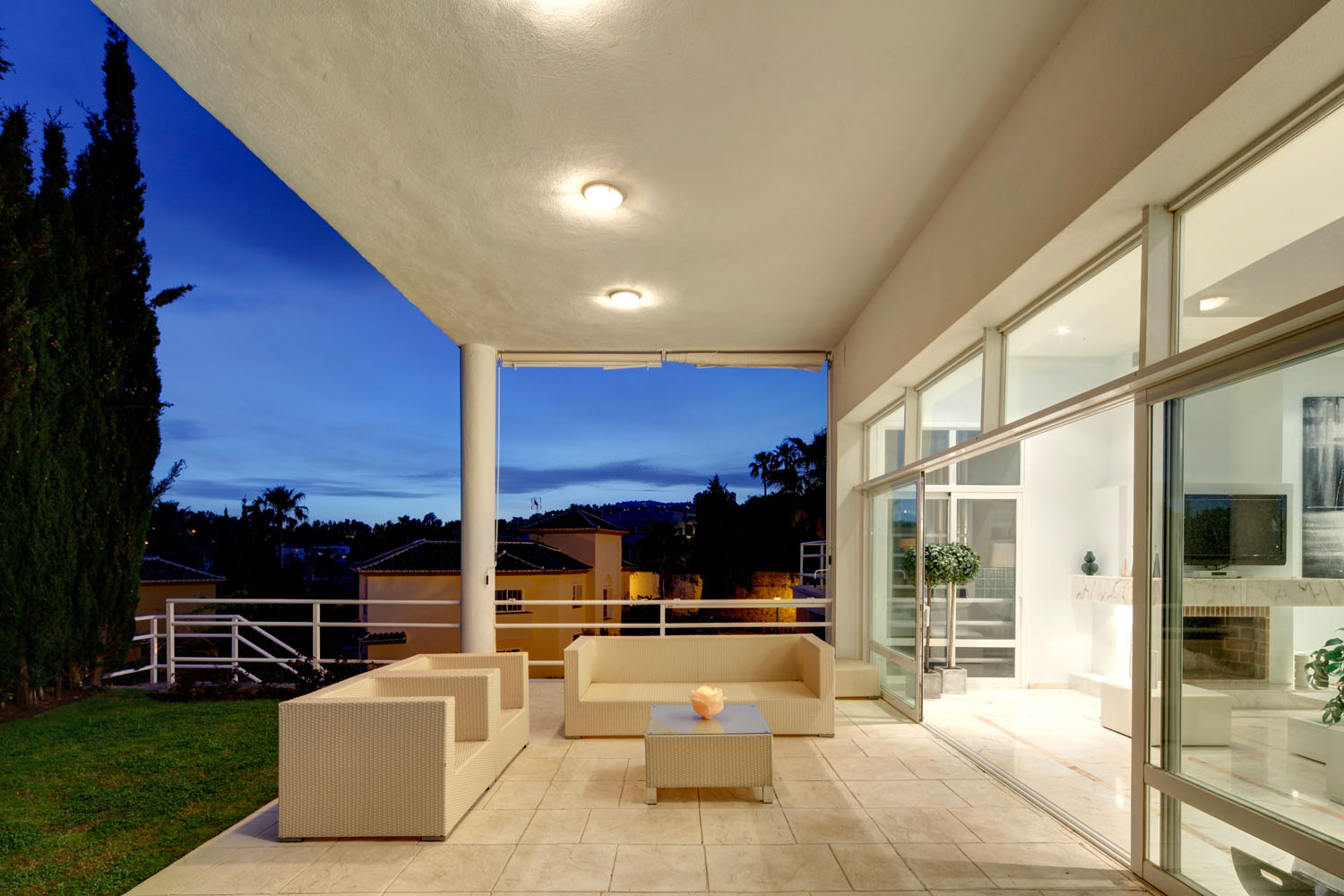 Villa Moderna con vistas panorámicas