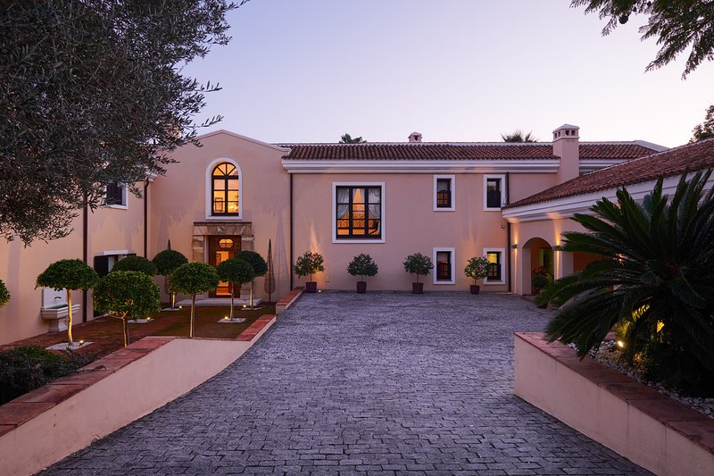Extravagant villa in Sotogrande Almenara